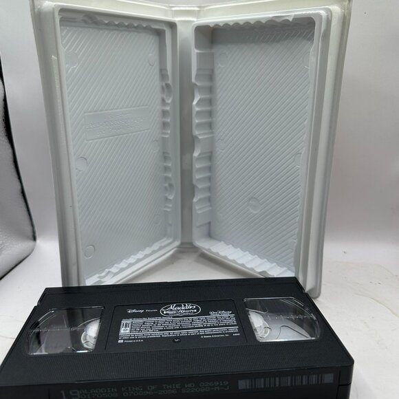 Disney Aladdin & The King Of Thieves VHS Tape Robin Williams Clamshell Case - Picture 3 of 3